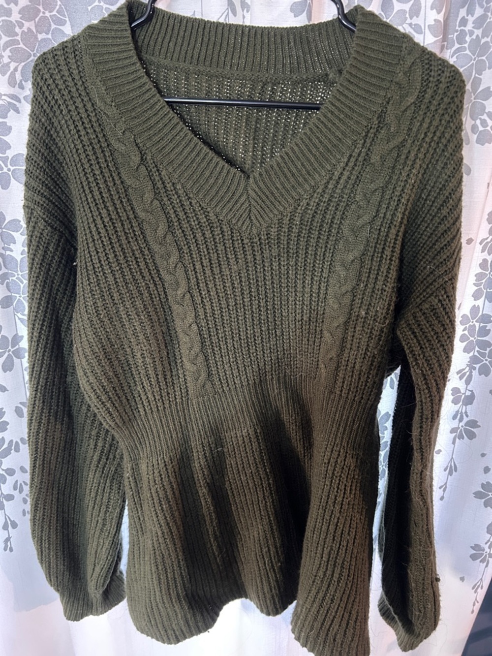 Olive Cable-Knit V-Neck Sweater - Women